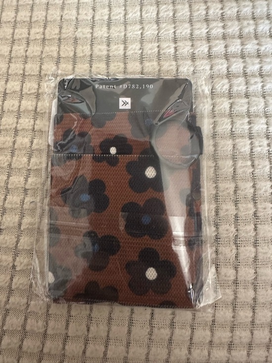 Urban Outfitters Accessories - Threads Brown Floral Card Holder
